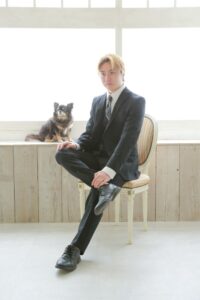 成人式　ペットと前撮り　男　スーツ