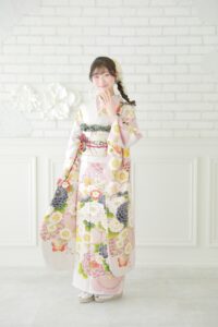 ピンク振袖　くすみカラー　白振袖　シンプル振袖　可愛い振袖　かわいい振袖
