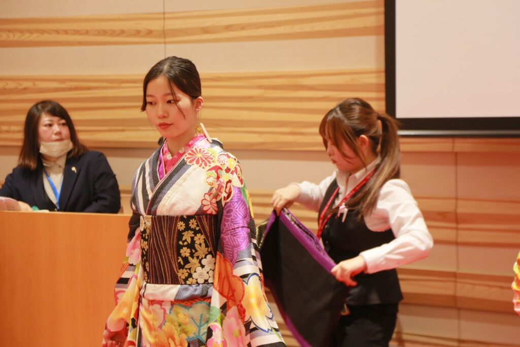 振袖着装　着付け　会社行事　勉強会