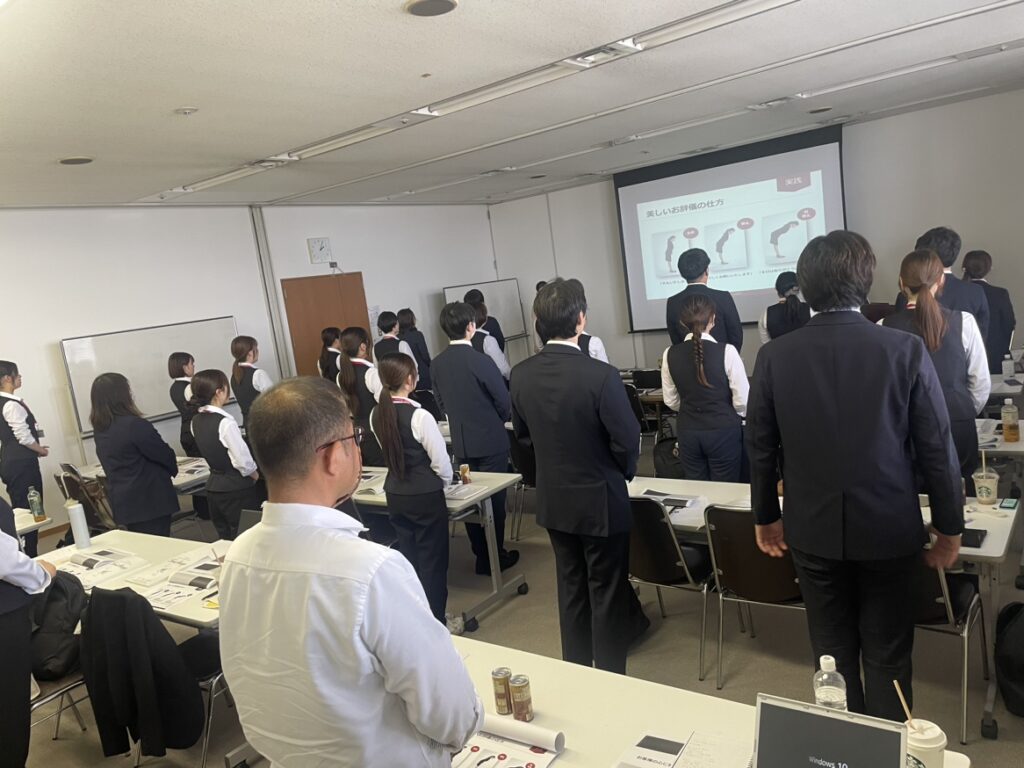 【ビジネスマナー研修】接客と接遇！より向上！