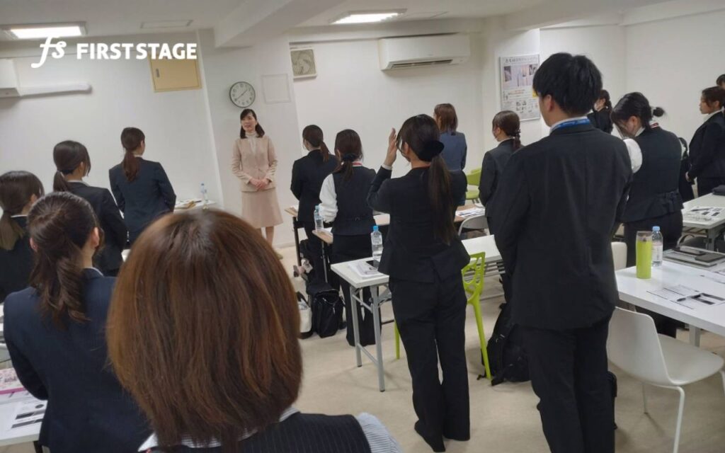 【ビジネスマナー研修】第四回目を迎える研修が行われました。